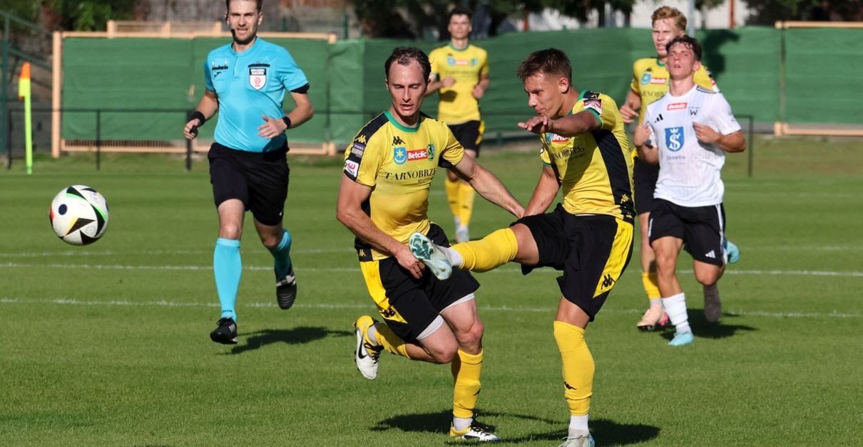 Betclic 3 Liga. Siarka - Sokół, czyli pierwsze derby regionu