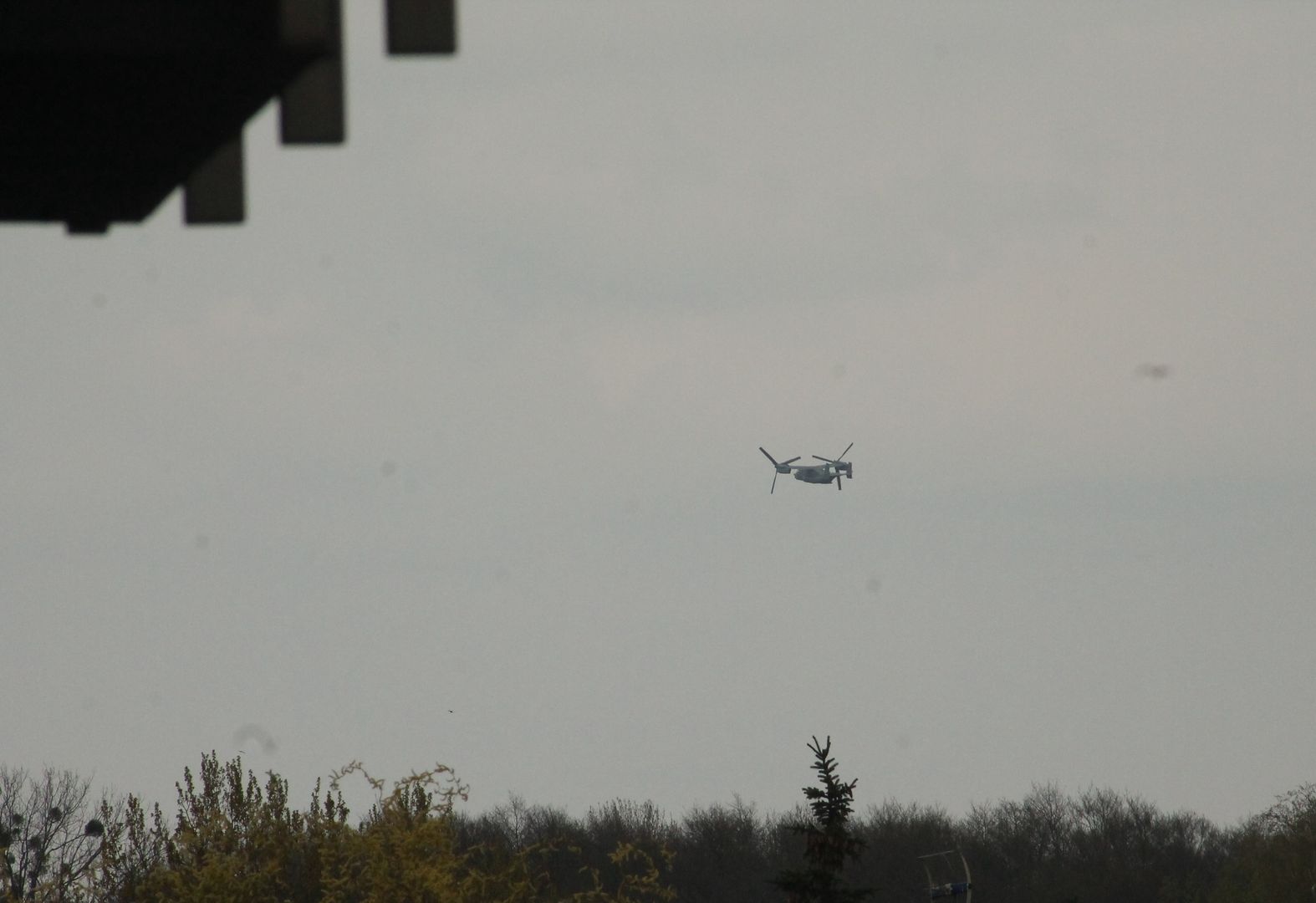 Dwie maszyny Bell-Boeing V-22 Osprey pojawiły się nad Warszawą