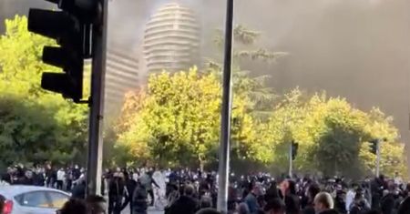 Wideo z Albanii. Oto, co dzieje się na ulicach stolicy