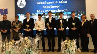 Siedlce: Matura coraz bliżej. IV LO pożegnało swoich absolwentów (FOTOGALERIA)