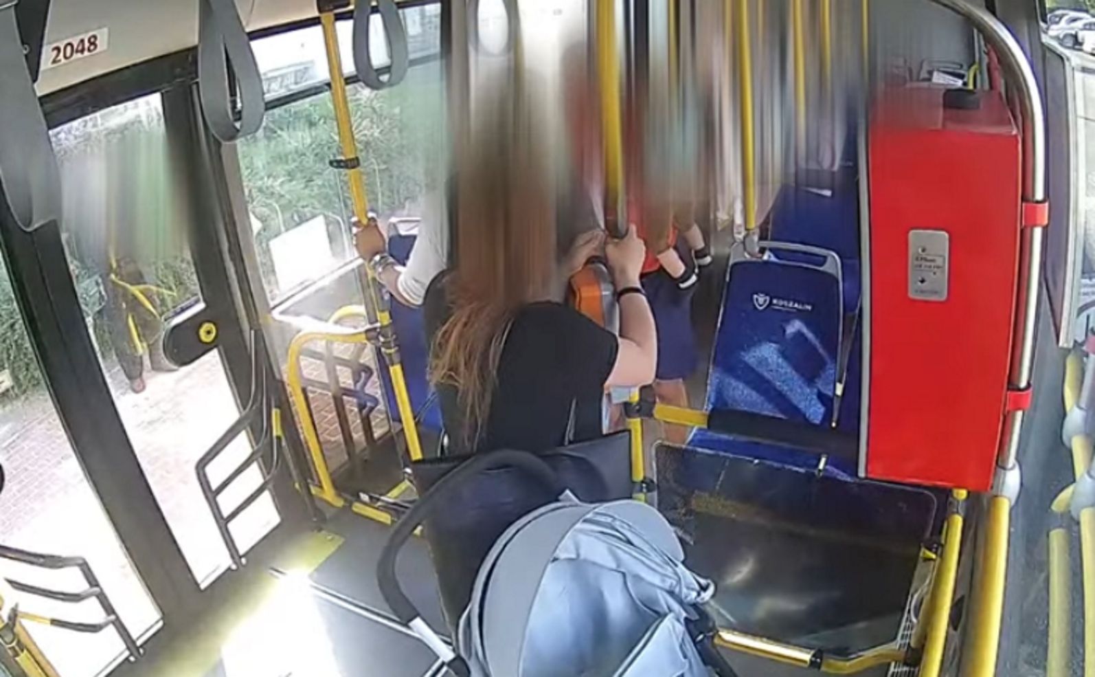 Szok w Kielcach. Seniorka pobiła nastolatkę w autobusie