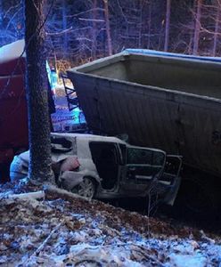 Tragiczny wypadek pod Starachowicami. Nie żyje kobieta, jej syn trafił do szpitala
