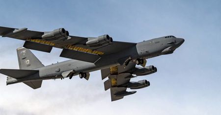 Katastrofa amerykańskiego B-52. Bombowiec strategiczny rozbił się w Kalifornii