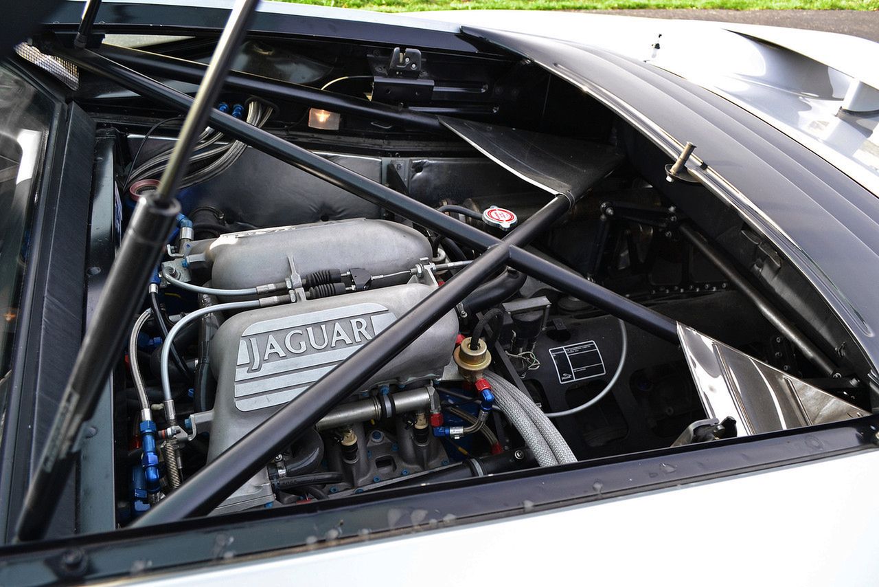 Jaguar XJ220