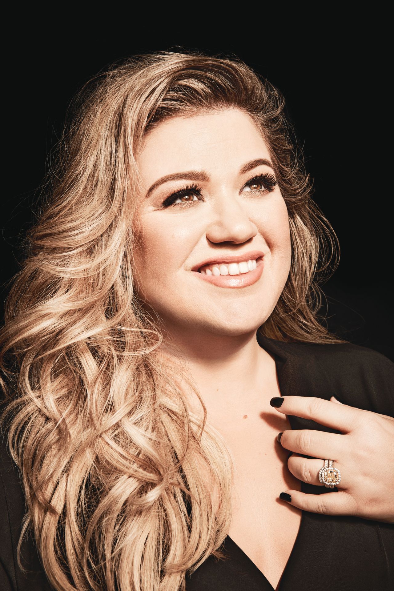 Kelly Clarkson reveals the truth behind her significant weight loss. "I listened to my doctor"