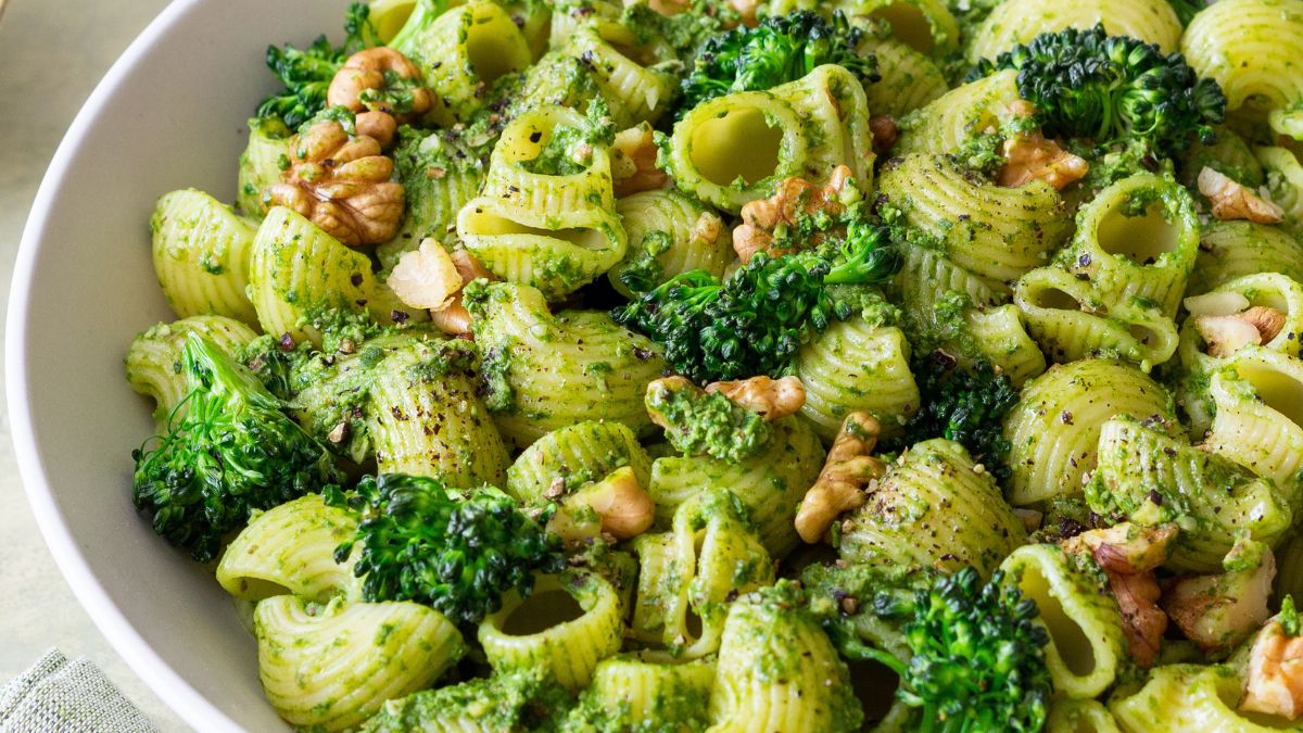 Został mi makaron po obiedzie. Zrobiłam najlepszą sałatkę makaronową dla rodziny