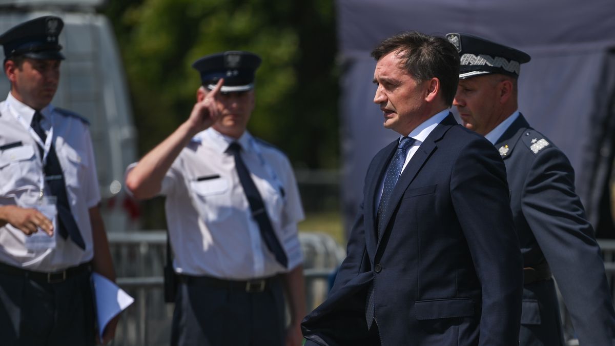 Zbigniew Ziobro (C), Minister of Justice, Prosecutor General, and Jacek Kitlinski (R), general of the Prison Service, begin the celebration of the Prison Service Day at Pilsudski Square in Warsaw.
On Friday, July 01, 2022, in Warsaw, Poland. (Photo by Artur Widak/NurPhoto via Getty Images)