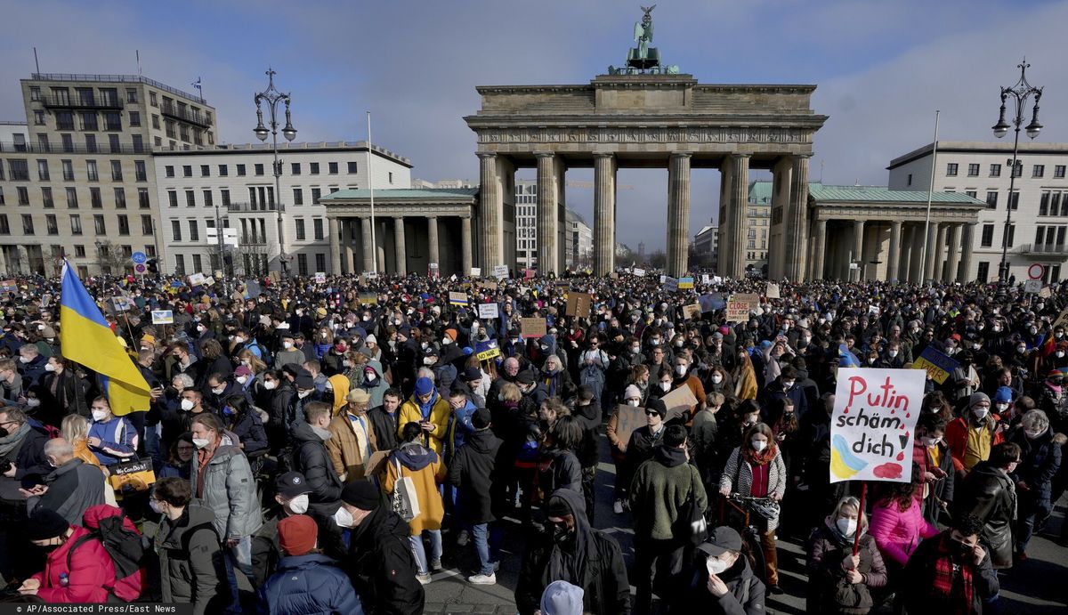 Protest mieszkańców Berlina przeciw rosyjskiej inwazji i zbrodniom wojennym Rosji na Ukrainie 