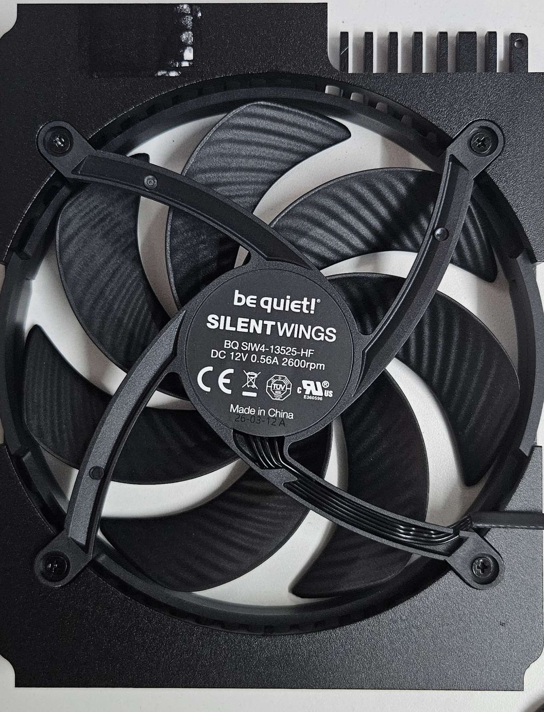 Wentylator Silent Wings zintegrowano z radiatorem