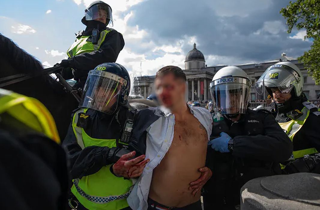 Brutalne starcia w Londynie z przeciwnikami Black Lives Matter. Ponad stu zatrzymanych