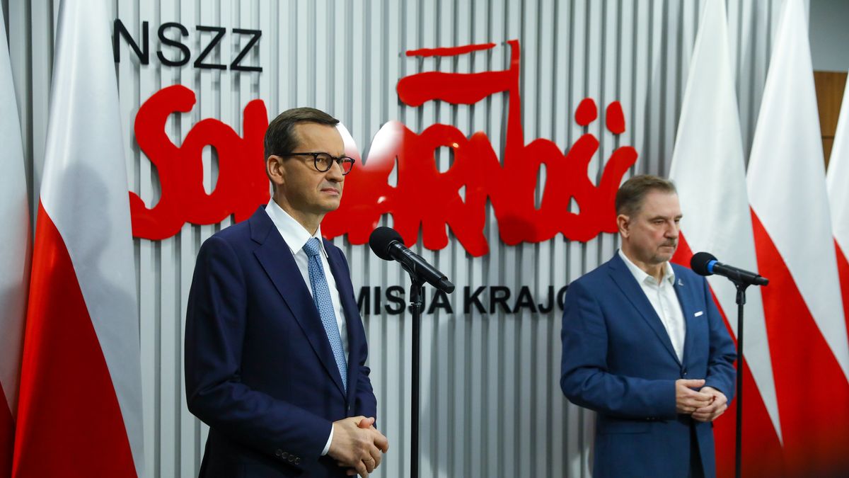 Premier Mateusz Morawiecki  i przewodniczący NSZZ "Solidarność" Piotr Duda  na spotkaniu w siedzibie związku 