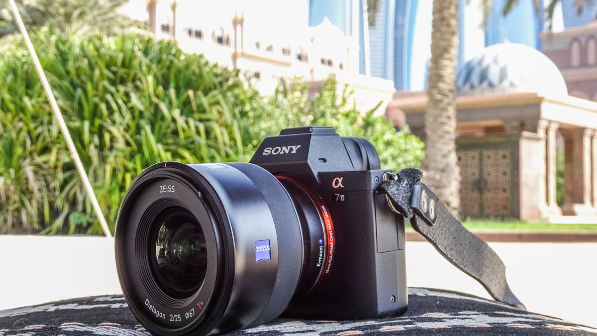 Zeiss Batis 25 mm f/2 - legendarna jakość w nowoczesnym wydaniu [recenzja] 1