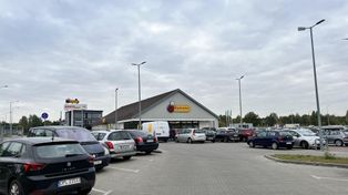 Nowy system na parkingach Biedronki. Sieć wyjaśnia, na czym polega