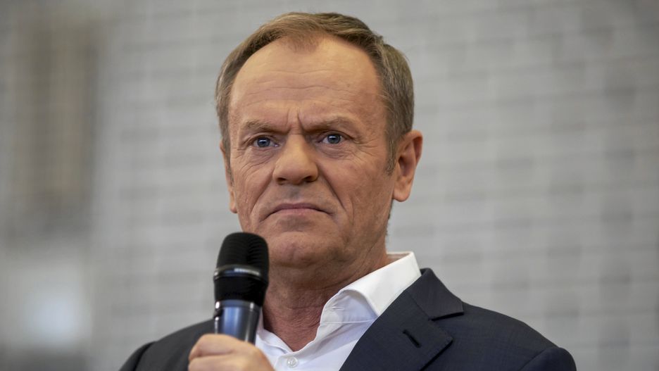 Donald Tusk o zatrudnieniu asystenta posła Mejzy. "Nagroda od PiS"