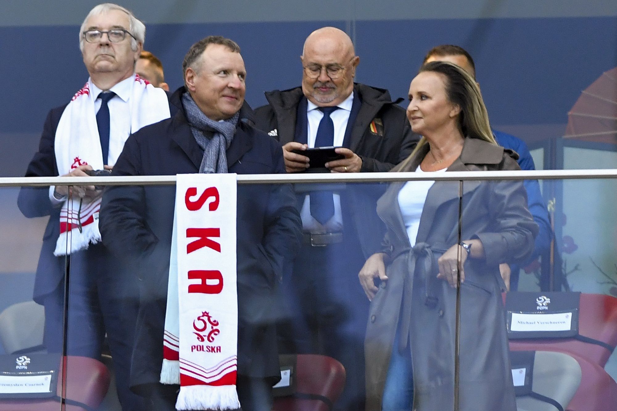 Kurska postawiła na modny trencz