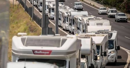 Gigantyczna akcja kamperów. Pół tysiąca samochodów blokowało drogi