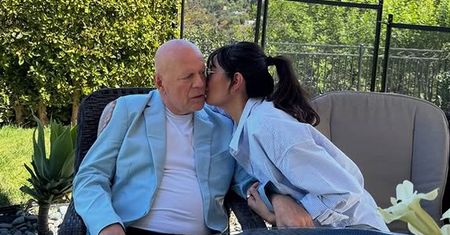 Demi Moore pokazała aktualne zdjęcia chorego Bruce'a Willisa. Tak świętowali jego 70. urodziny
