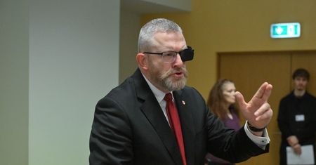 Przesłuchanie Grzegorza Brauna. Nie stawił się w prokuraturze