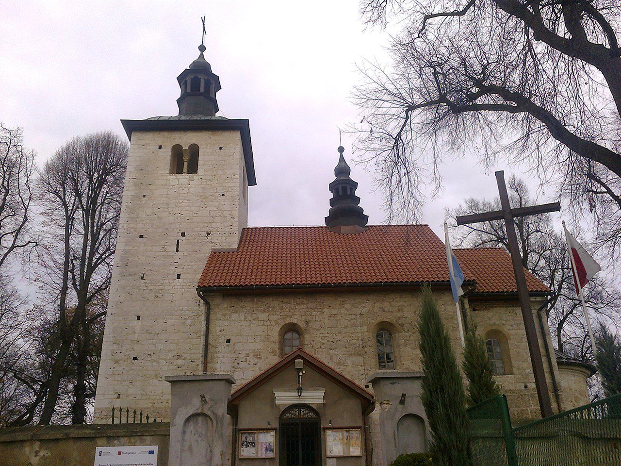 Tajemnice kościoła w Wysocicach. Najciekawsze znajduje się nad wejściem