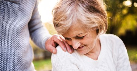 To mogą być wczesne sygnały alzheimera. Nie zawsze chodzi o zapominanie