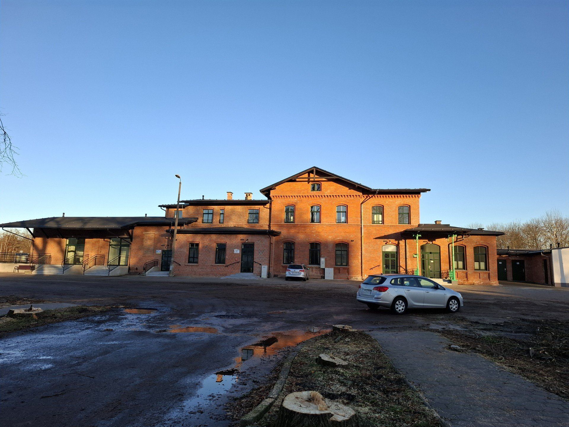 W Kępicach wprowadzono zmiany w organizacji ruchu drogowego na odcinku ulic Niepodległości i Sikorskiego.