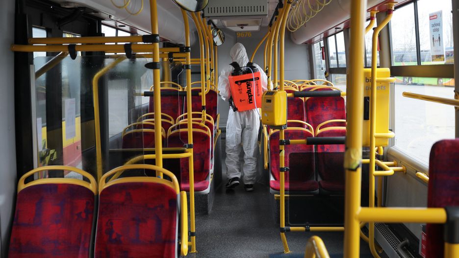 Warszawa. Zawieszone zostaje kursowanie autobusów linii szkolnych