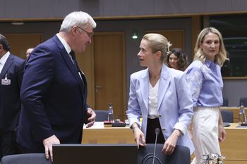 Ukraina reaguje na decyzję UE. Szef MSZ mówi o kamieniu milowym