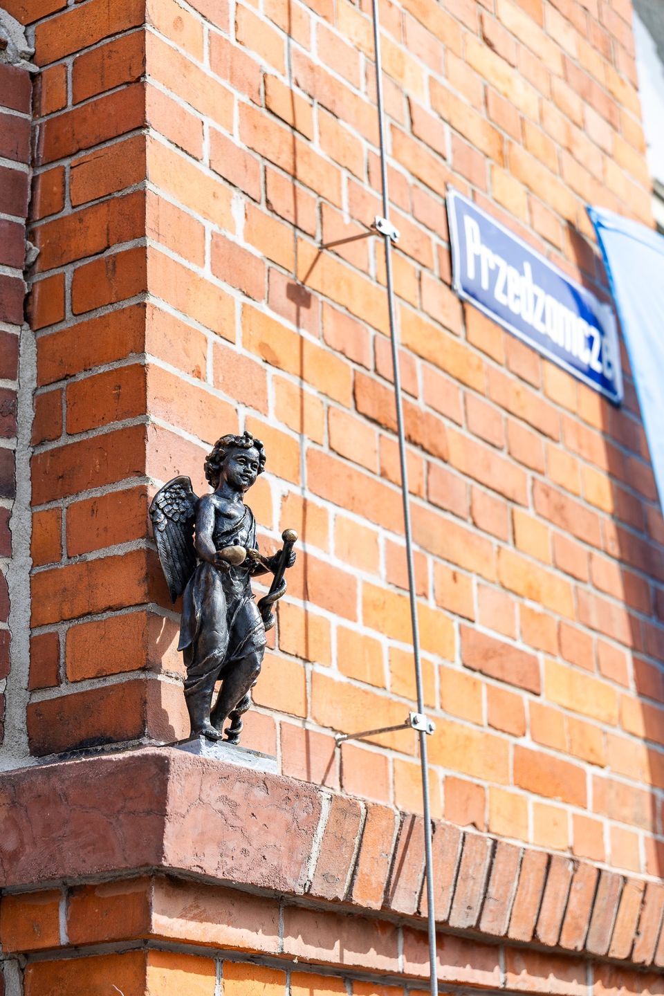 11 września odsłonięto dwa toruńskie aniołki: Wandę i Ludwika