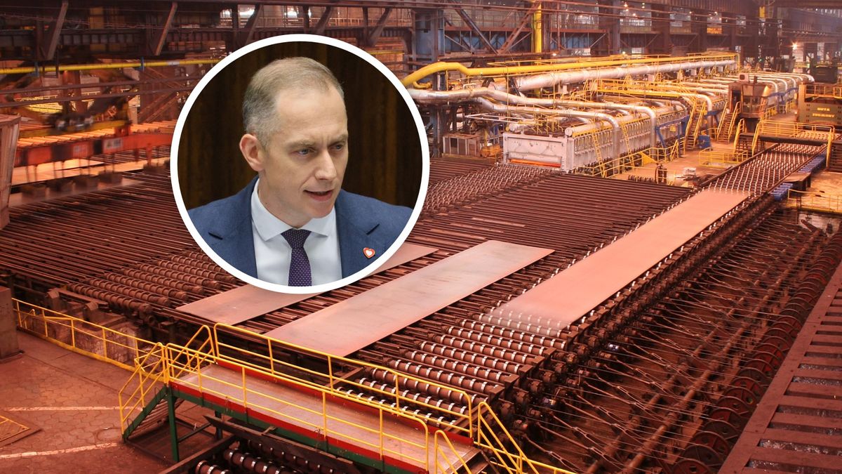 Wiceszef MON Cezary Tomczyk oraz walcownia blach w Hucie Częstoc