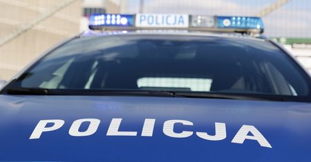 Zderzenie dwóch samochodów w Brudzowie. Jedna osoba trafiła do szpitala