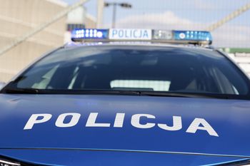 Zderzenie dwóch samochodów w Brudzowie. Jedna osoba trafiła do szpitala