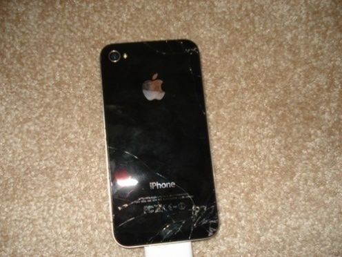 Tak wygląda iPhone 4 upuszczony z wysokości 30 cm