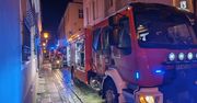 Poznań: Pożar kamienicy. Dwóch strażaków doznało obrażeń