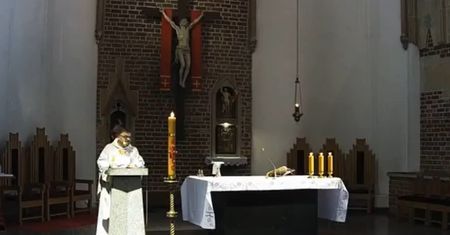 Zaskakujące przesłanie na 3 maja. "Nie włóczyć się po kościołach"
