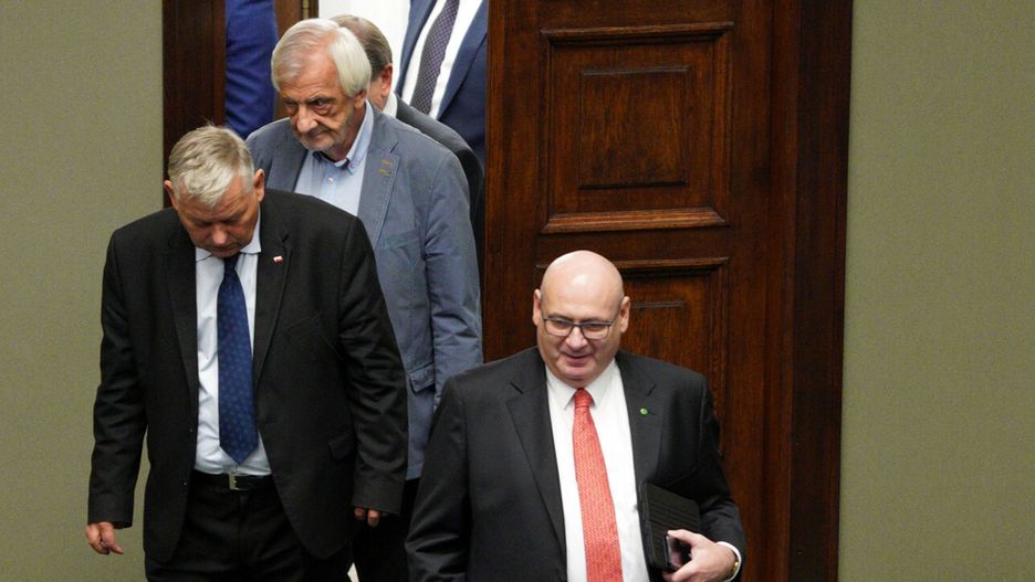 PiS i weto w UE. Większość bez Ziobry? Apel PSL do premiera