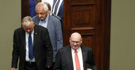 PiS i weto w UE. Większość bez Ziobry? Apel do premiera