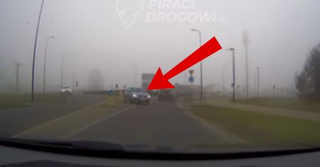 Wstrząsające nagranie. Zjechała z ronda pod prąd. Oto finał