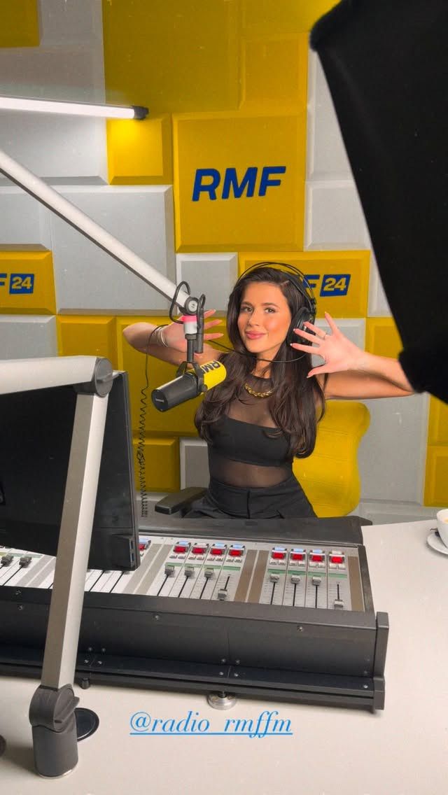 Roksana Węgiel w siateczkowym topie