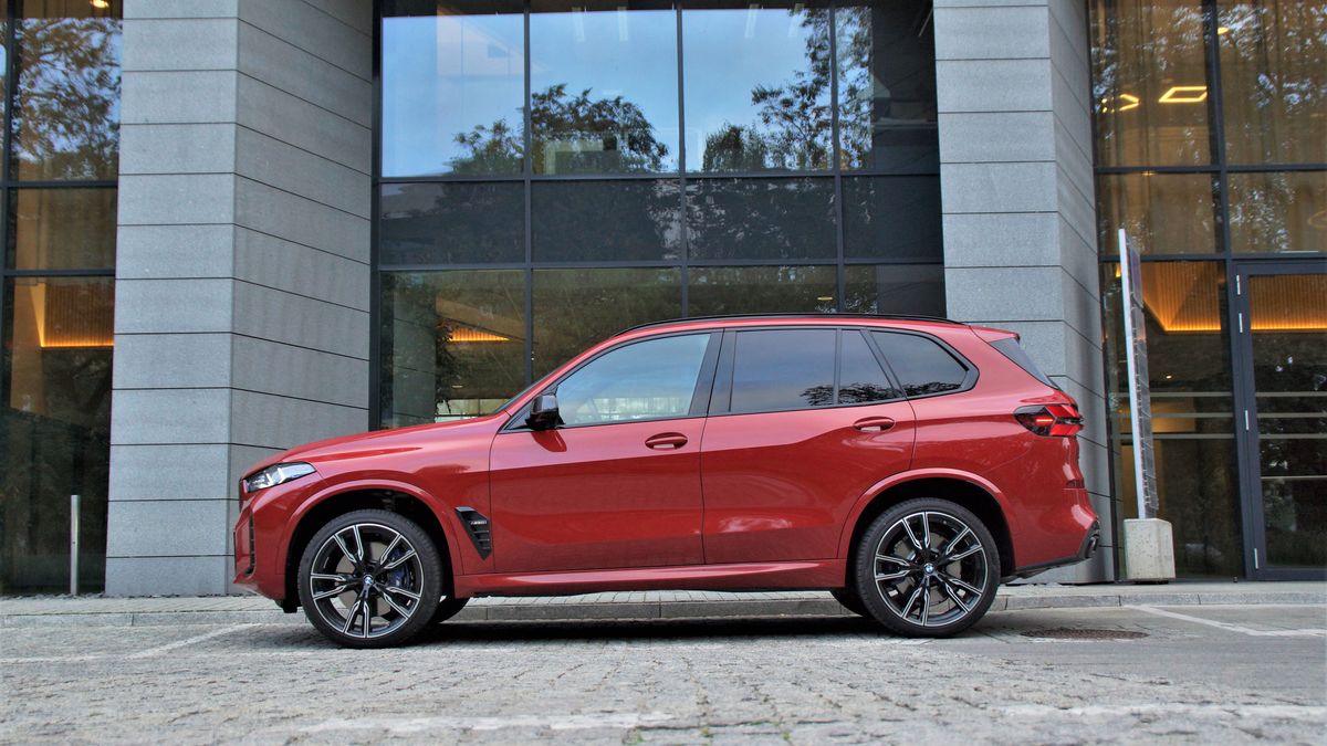 BMW X5 M60i