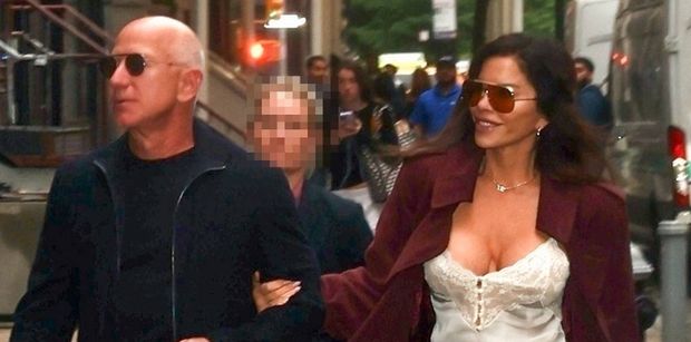 Jeff Bezos i wydekoltowana Lauren Sanchez w Nowym Jorku. Stylowi?