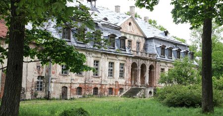 Pałac na sprzedaż. W środku mają być skrzynie złota z II wojny światowej