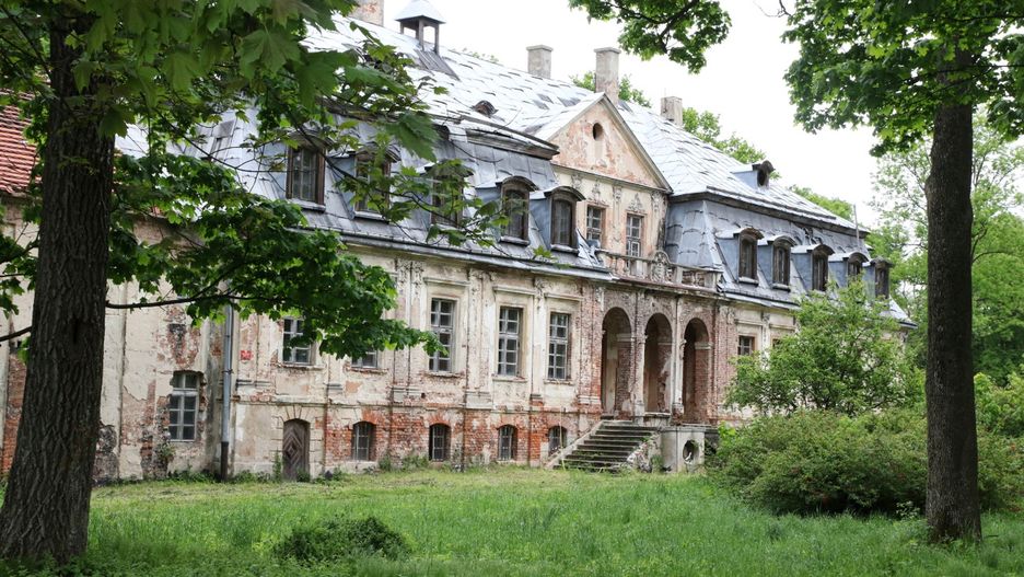 Pałac z tajemniczą historią na sprzedaż