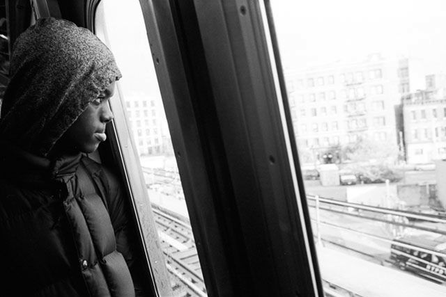 Andre D. Wagner - współczesna fotografia uliczna z Brooklynu na negatywie 8