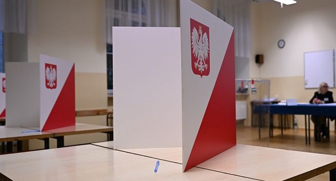 Gdzie oglądać wieczory wyborcze w telewizji, radiu i internecie?