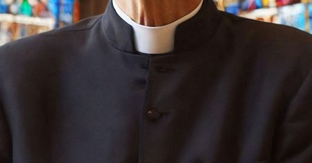 Pijany "ksiądz" w sklepie. Wykonał nazistowski gest i zwyzywał Ukraińców