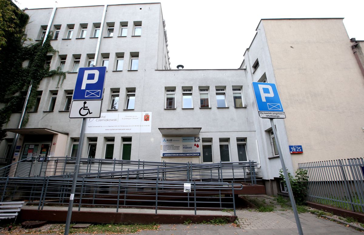 Szpital Czerniakowski. Odwołany dyrektor, coraz więcej chorych na COVID-19 