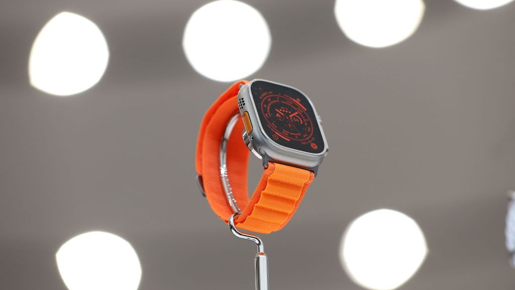 Apple Holds Launch Event For New Products At Its Headquarters
CUPERTINO, CALIFORNIA - SEPTEMBER 07: A new Apple Watch is displayed during an Apple special event on September 07, 2022 in Cupertino, California. Apple unveiled the new iPhone 14 as well as new versions of the Apple Watch, including the Apple Watch SE, a low-cost version of the popular timepiece that will start st $249. (Photo by Justin Sullivan/Getty Images)
Justin Sullivan