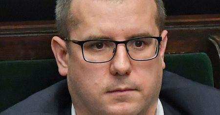 Poseł PiS oskarżony. Czarnecki miał zaatakować nożem