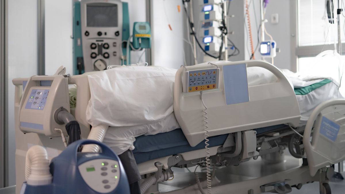 Empty hospital bed waiting for patient in intensive care unit
Empty hospital bed with medical equipment suggesting an intensive care unit prepared for a patient
Carmen Ruiz alonso
hospital room, hospital bed, healthcare, clinic, modern medicine, emergency, intensive therapy, hope, clinical setting, medical technology, vital signs, treatment, sterile, life saving, prepared, medical, cardiac monitoring, life support, medical assistance, disease, comfort, icu, healthcare system, healing, respiratory support, monitoring, ventilation, medical care, health, readiness
