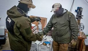 Łódź. Rozlewali nielegalną wódkę. CBŚP przejęło tysiące litrów spirytusu